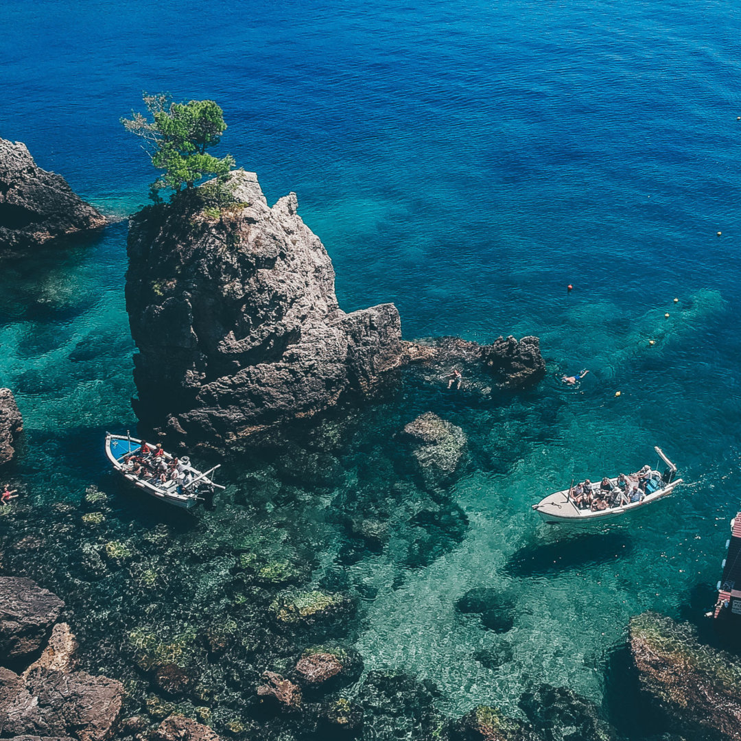 La Grotta Bay